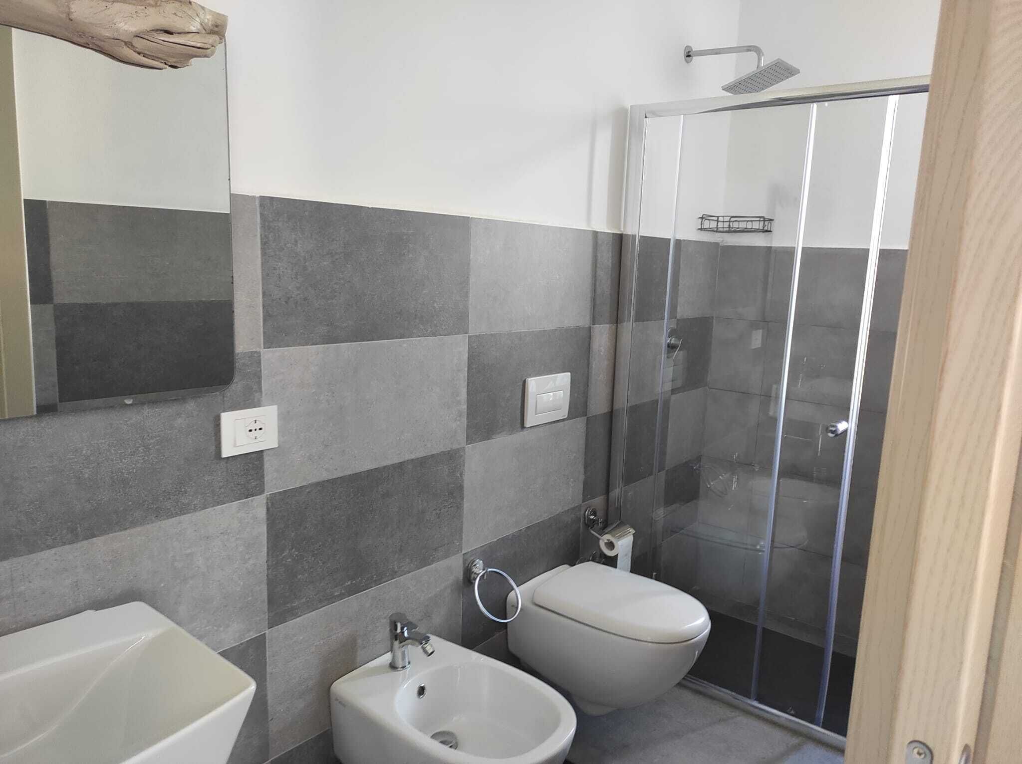 Dusche, Haartrockner, Bidet, Handtücher