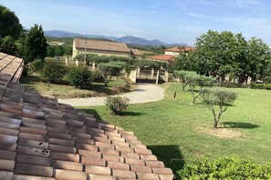 Property grounds - Villa in France with Private Pool & Garden (Prades sur Vernazobre)