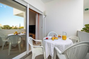Apartment, 1 Bedroom, Balcony, Pool View | Balcony - Cozy Porches Senhora da Rocha (Lagoa)