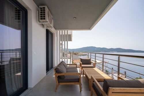 SithoniaRS Wave & Wind Luxury Apartment with infinity Sea View