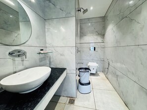 Camera Executive | Bagno | Doccia, set di cortesia gratuito, asciugamani, sapone