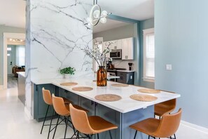 Dining - 5BR Family Retreat Oasis w Hot Tub, 5 min to DT! (Cincinnati)