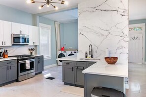 Private kitchen - 5BR Family Retreat Oasis w Hot Tub, 5 min to DT! (Cincinnati)