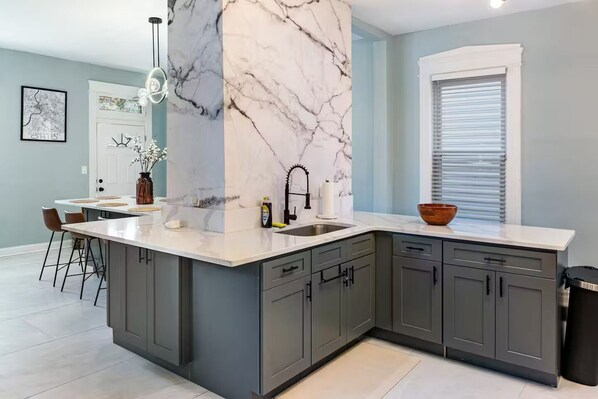 Interior - 5BR Family Retreat Oasis w Hot Tub, 5 min to DT! (Cincinnati)