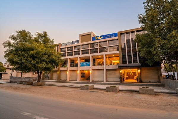 Fabhotel Relax - Gandhinagar