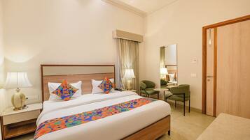 Deluxe Room | Egyptian cotton sheets, premium bedding, in-room safe, free WiFi