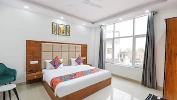 Egyptian cotton sheets, premium bedding, in-room safe, free WiFi