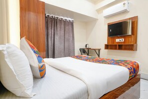 Egyptian cotton sheets, premium bedding, in-room safe, free WiFi - Fabhotel Eldoria (Mumbai)