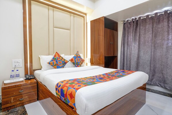 Egyptian cotton sheets, premium bedding, in-room safe, free WiFi - Fabhotel Eldoria (Mumbai)