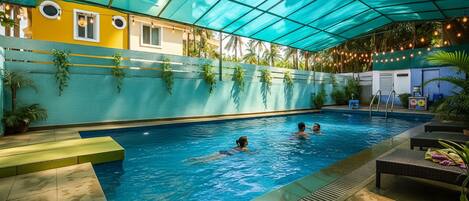 Bar en milieu de piscine