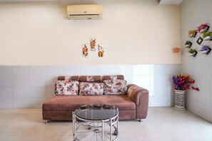 Lobby sitting area - Via Kailash Park (Mumbai)