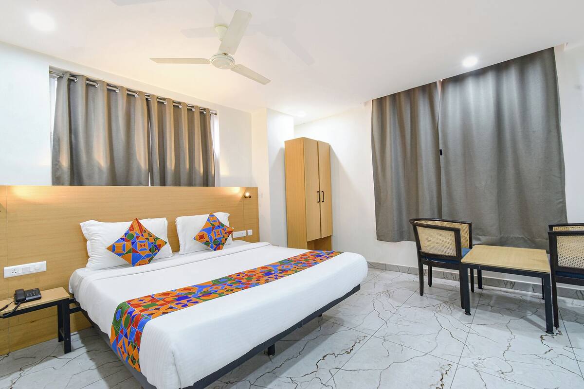 Kamar Deluks | Seprai katun Mesir, seprai premium, brankas, dan Wi-Fi gratis