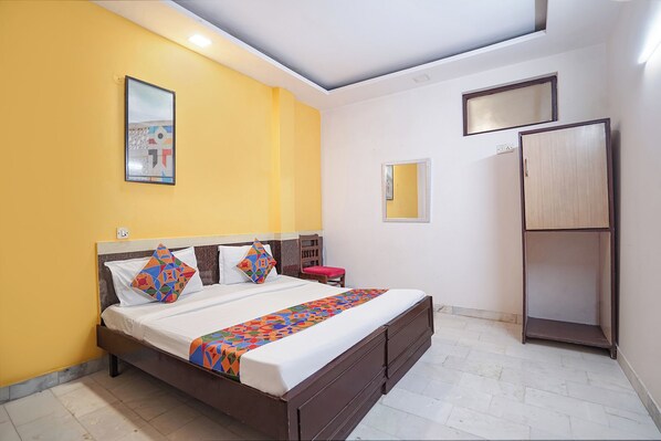 Egyptian cotton sheets, premium bedding, in-room safe, free WiFi