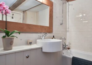 Bathroom - Cosy 1BD Cottage Retreat in Oxfordshire (Hook Norton)