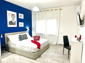 Townhome Design - utsikt mot innergården | Minibar, värdeförvaringsskåp på rummet och individuell inredning