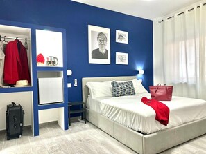 Townhome Design - utsikt mot innergården | Minibar, värdeförvaringsskåp på rummet och individuell inredning