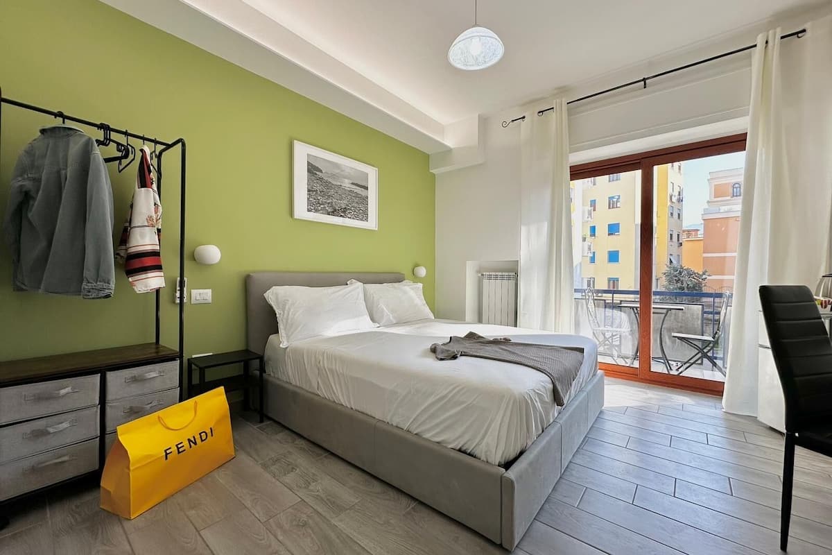 Deluxe Townhome, Courtyard View | 1 bilik tidur, peti besi dalam bilik, meja, Wi-fi percuma