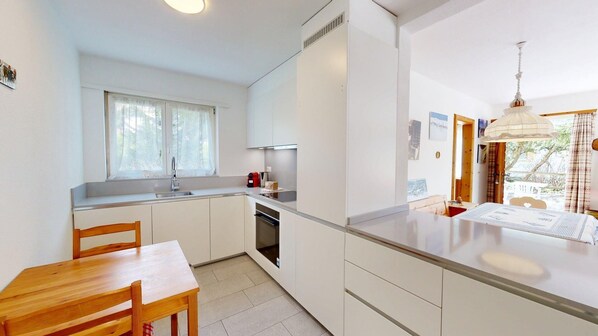 Kühlschrank, Ofen, Herdplatte, Geschirrspüler