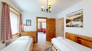 2 Schlafzimmer, Schreibtisch, Bügeleisen/Bügelbrett, kostenloses WLAN