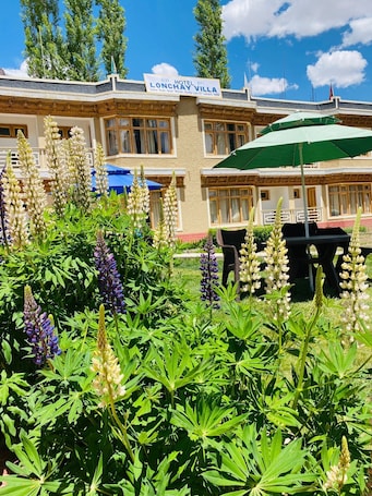 Exterior. Lonchay Villa Sankar