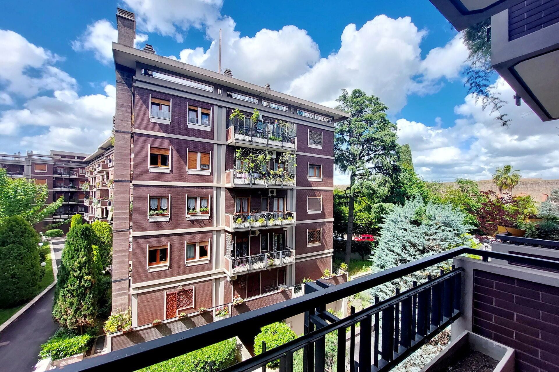 المنطقة المحيطة بالمنشأة