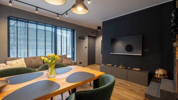 Apartment (E1) | Living area | Flat-screen TV - Apartamenty Sun & Snow Ostoja Beskidy I (Szczyrk)