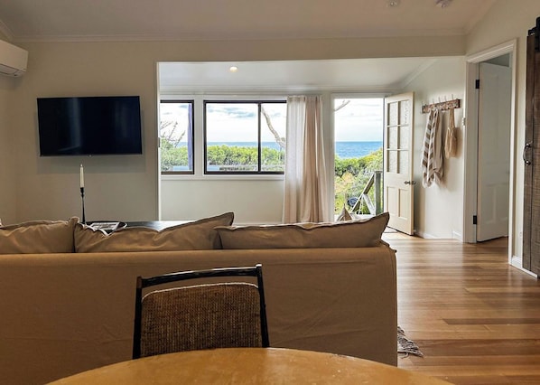 Smart TV - Mr Percival - Ocean Views and Curated Style (Glamorgan-Spring Bay)