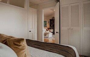 2 bedrooms, free WiFi, bed sheets - Mr Percival - Ocean Views and Curated Style (Glamorgan-Spring Bay)