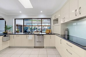 Fridge, microwave, oven, stovetop - Relfections at Newport 5Bedroom Pool and Canal Living (Newport)