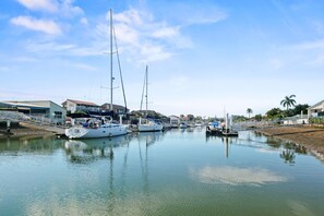 Marina - Relfections at Newport 5Bedroom Pool and Canal Living (Newport)