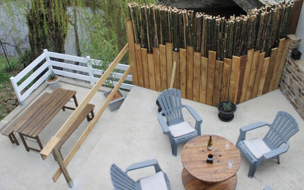 Outdoor dining - Logis Ô Bambou (Rouans)