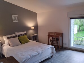 2 bedrooms, iron/ironing board