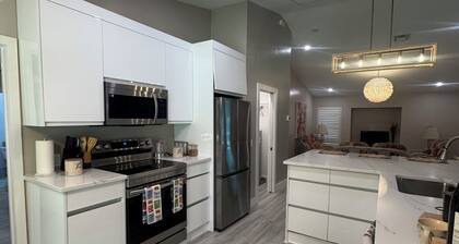Spacious 5-bedroom house in marvelous Naples with AC, WiFi