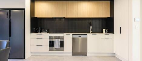 Frigorífic, microones, forn i placa de cuina