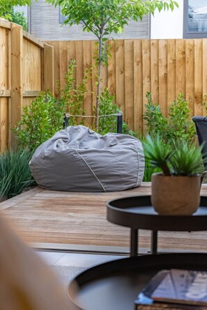 Terrace/patio - Urban Nest Explorer: Walk to City, Free Parking (Christchurch)