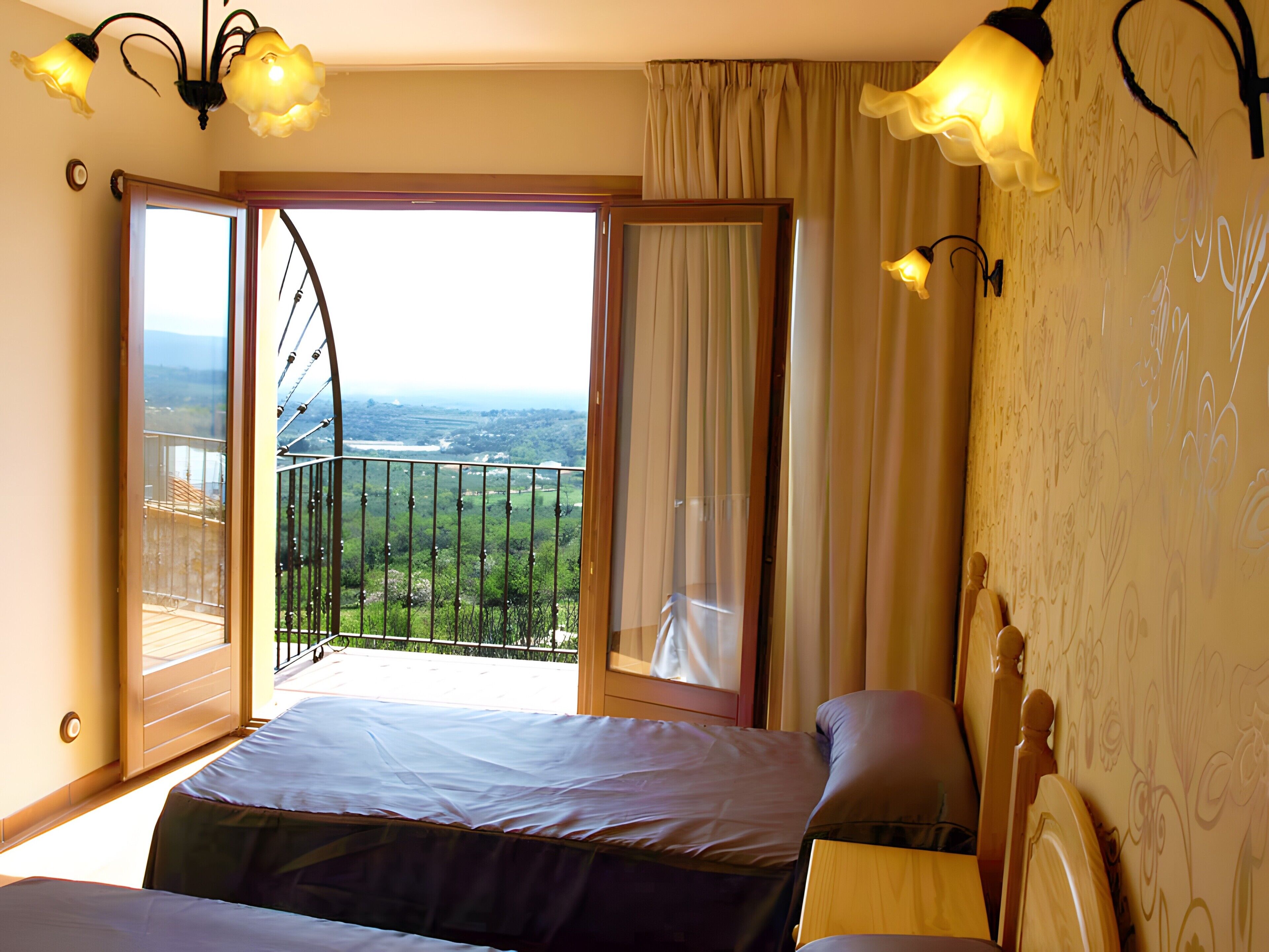 6 bedrooms, iron/ironing board, free WiFi, bed sheets