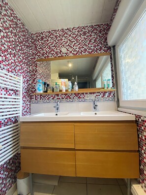 Shower, toilet paper