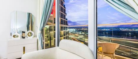 Fernseher, Tischtennisplatte