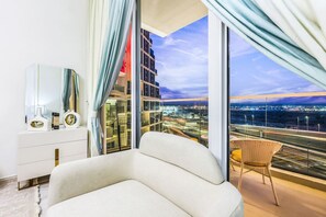 Fernseher, Tischtennisplatte