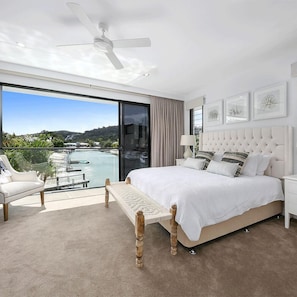 5 bedrooms, desk, iron/ironing board, free WiFi