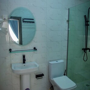 Family Apartment, Balcony, City View | Bathroom