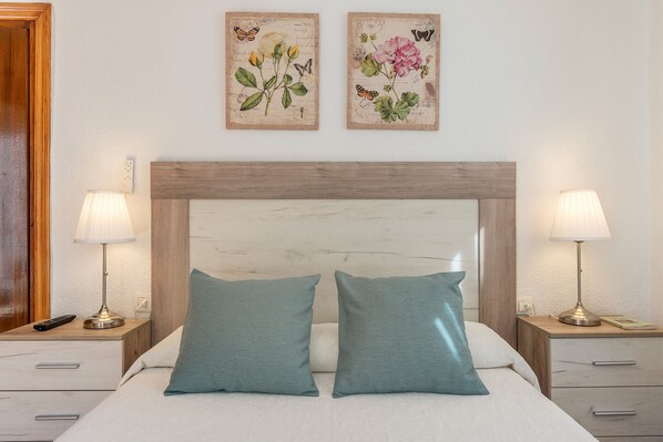 3 chambres, fer et planche à repasser, accès au Wi-Fi (inclus)