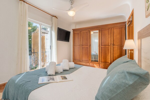 3 bedrooms, iron/ironing board, free WiFi, bed sheets - Holiday Home 'Ramirez' with Mountain View, Private Terrace and Air Conditioning (Güejar-Sierra)