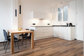 Departamento, en edificio contiguo | Cocina privada