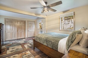 3 bedrooms, desk, free WiFi, bed sheets