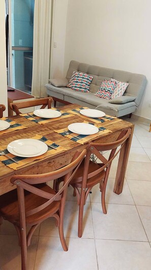 Dining - Complete apartment in Ubatuba - Itaguá with air conditioning + Wifi (Itaguá Ubatuba)