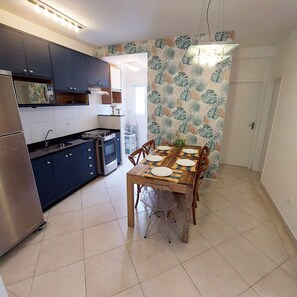 Fridge, microwave, oven, stovetop - Complete apartment in Ubatuba - Itaguá with air conditioning + Wifi (Itaguá Ubatuba)