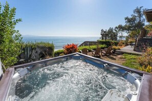 Outdoor spa tub - Luxe Private Oceanfront Villa (Beachfront) (Goleta)