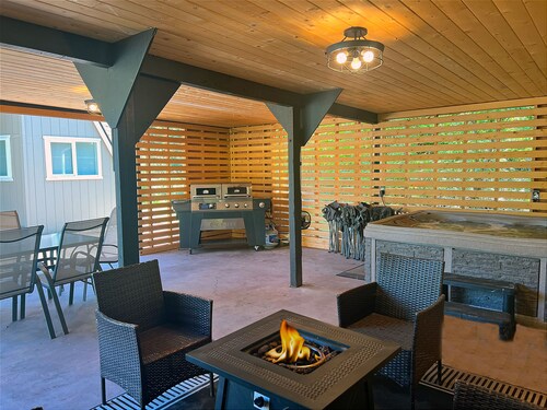 Modern 3BR Dome away from Home w/ Hot Tub, Fire Pit ~ 22 mi to Mt. Rainier