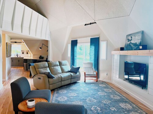 Modern 3BR Dome away from Home w/ Hot Tub, Fire Pit ~ 22 mi to Mt. Rainier